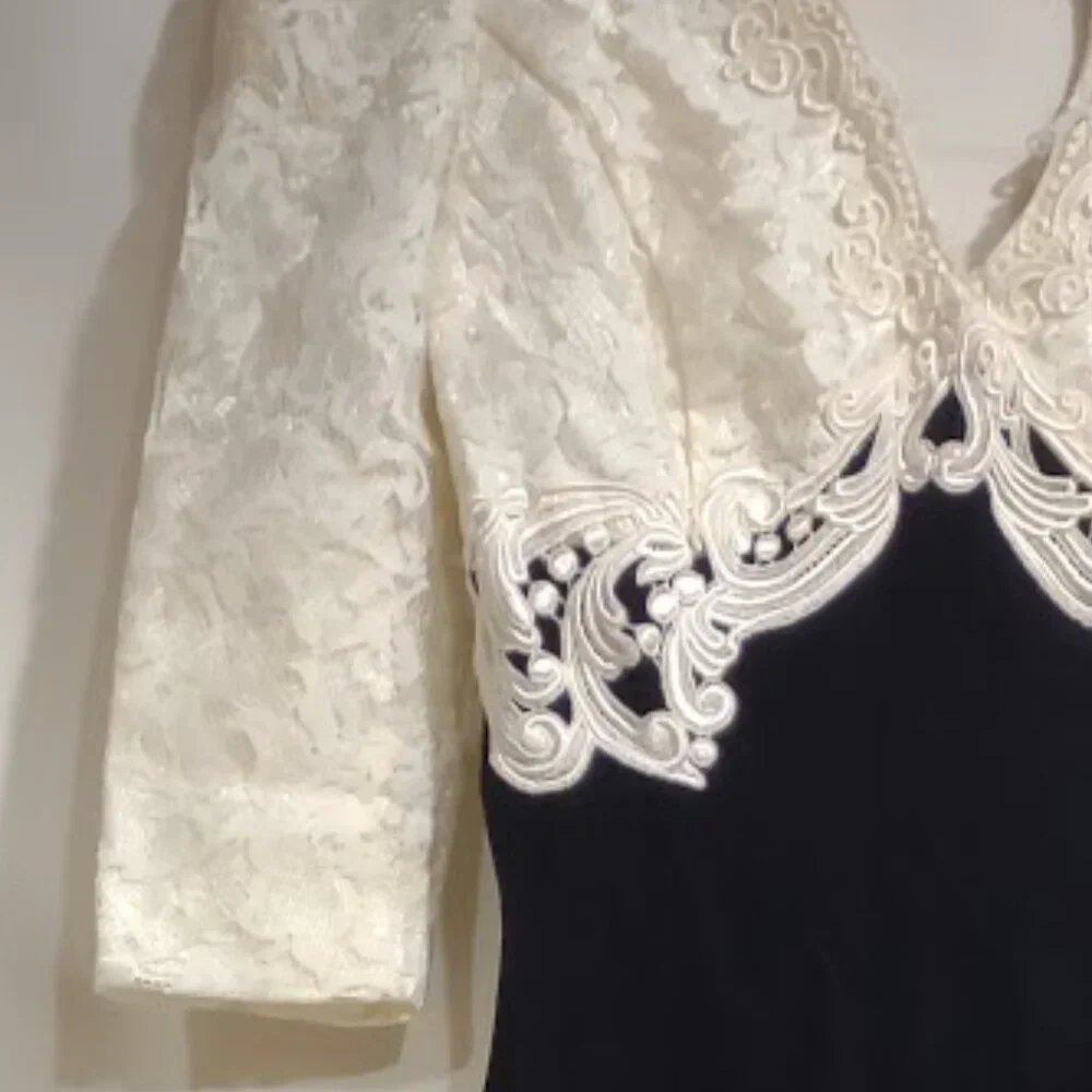 SCOTT MCCLINTOCK VINTAGE 80S/90S BLACK VELVET WITH CREAM LACE BODICE MAXI 6
